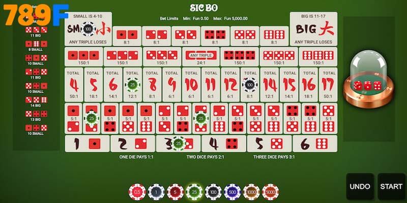 Người chơi thao tác nhanh trên điện thoại, thể hiện sự tiện lợi.